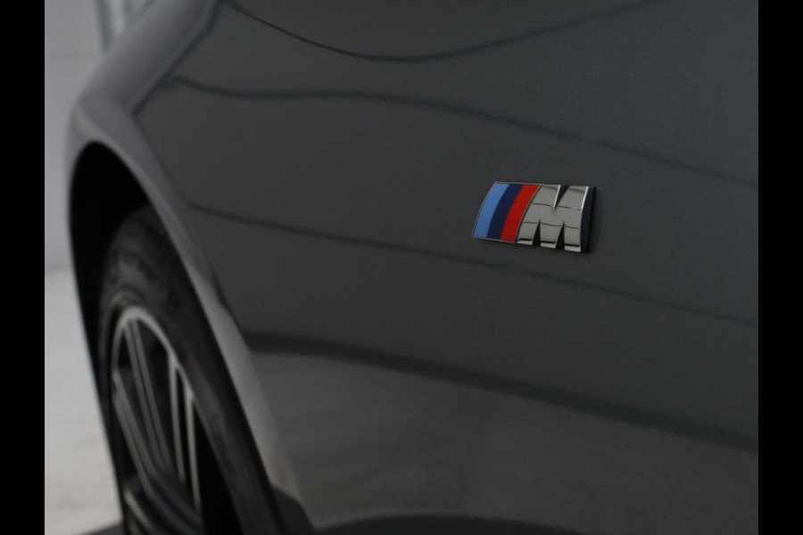 BMW 5 Serie 540d xDrive M Sport | Panoramadak | Head-Up | Adaptive cruise | Carplay | Alcantara | Harman/Kardon | Stoelverwarming | Trekhaak | Sfeerverlichting