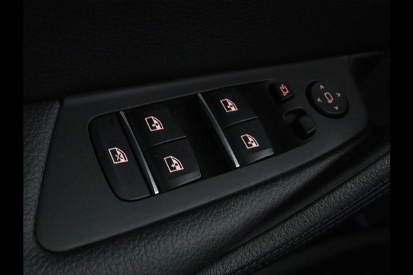 BMW 5 Serie 540d xDrive M Sport | Panoramadak | Head-Up | Adaptive cruise | Carplay | Alcantara | Harman/Kardon | Stoelverwarming | Trekhaak | Sfeerverlichting