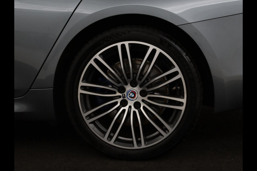 BMW 5 Serie 540d xDrive M Sport | Panoramadak | Head-Up | Adaptive cruise | Carplay | Alcantara | Harman/Kardon | Stoelverwarming | Trekhaak | Sfeerverlichting