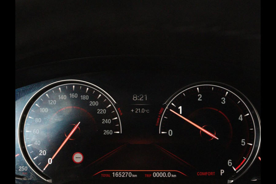 BMW 5 Serie 540d xDrive M Sport | Panoramadak | Head-Up | Adaptive cruise | Carplay | Alcantara | Harman/Kardon | Stoelverwarming | Trekhaak | Sfeerverlichting