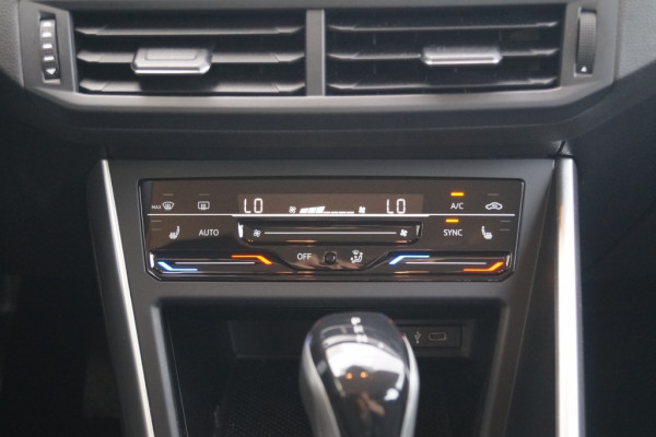 Volkswagen Polo 1.0 TSI DSG Life Business -LED-ECC-NAVI-CAM-PDC-