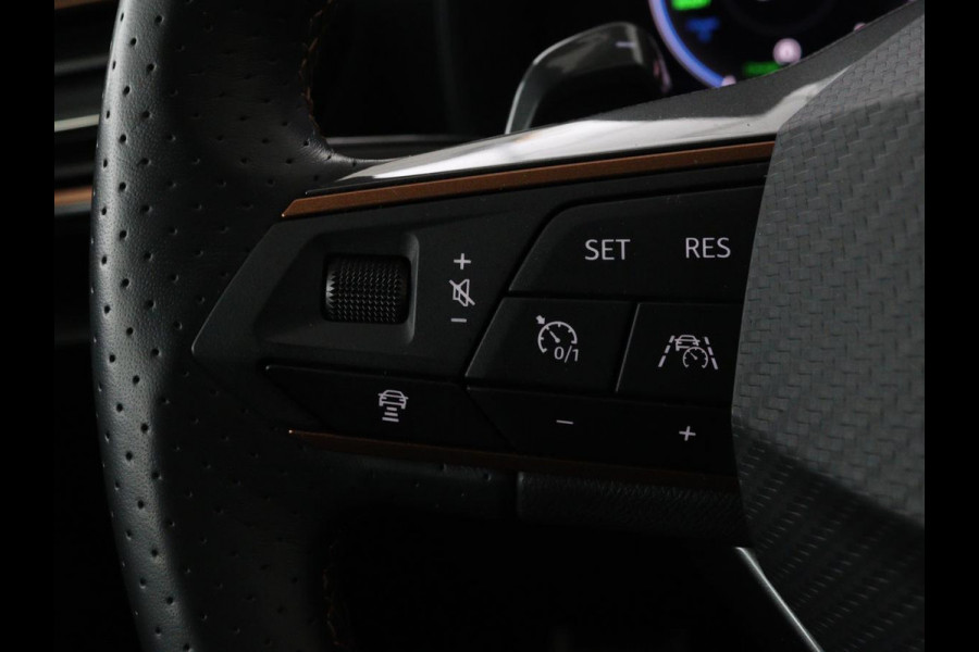 Seat Leon 1.4 e-Hybrid Limited | Panoramadak | Camera | Adaptive cruise | Carplay | Memory | Stoel & Stuurverwarming