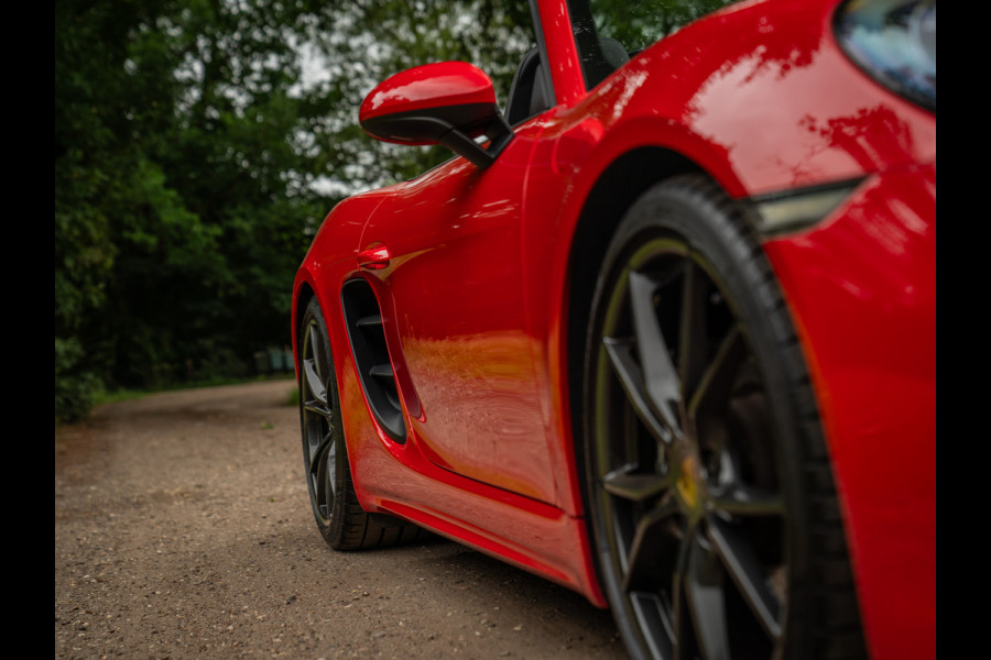 Porsche 718 Boxster 2.0 | PDLS | Sportuitlaat | Indisch Rood | GT-sportstuur