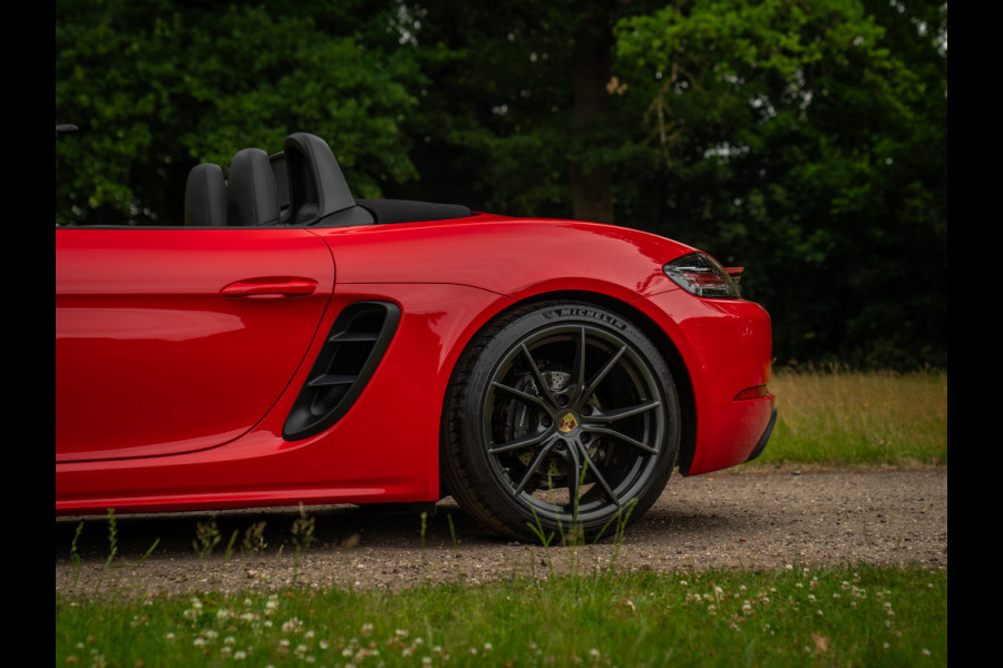 Porsche 718 Boxster 2.0 | PDLS | Sportuitlaat | Indisch Rood | GT-sportstuur