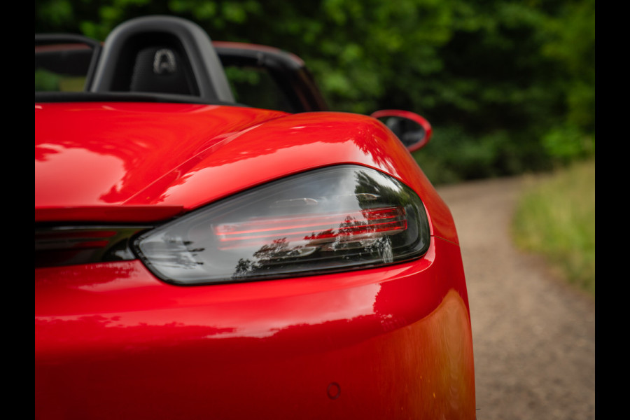 Porsche 718 Boxster 2.0 | PDLS | Sportuitlaat | Indisch Rood | GT-sportstuur