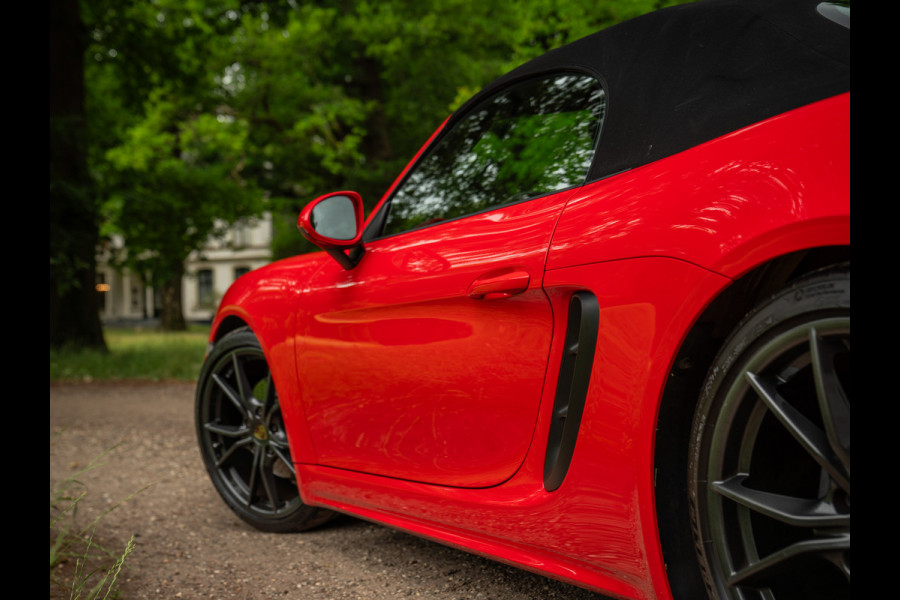 Porsche 718 Boxster 2.0 | PDLS | Sportuitlaat | Indisch Rood | GT-sportstuur