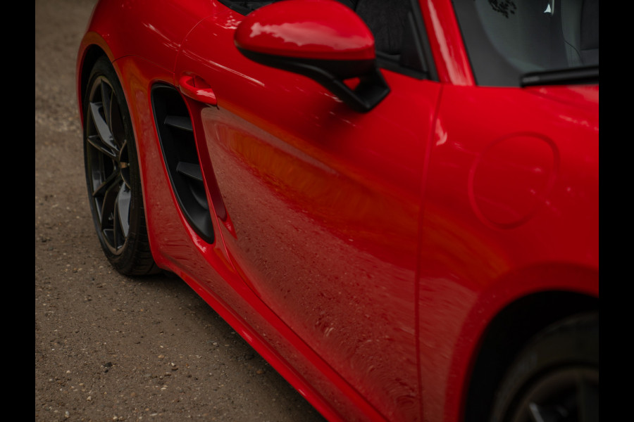 Porsche 718 Boxster 2.0 | PDLS | Sportuitlaat | Indisch Rood | GT-sportstuur