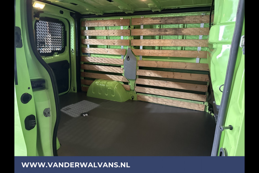 Renault Trafic 1.6 dCi L1H1 Euro6 Airco | Navigatie | Imperiaal | Cruisecontrol | Trekhaak | Parkeersensoren | Bijrijdersbank