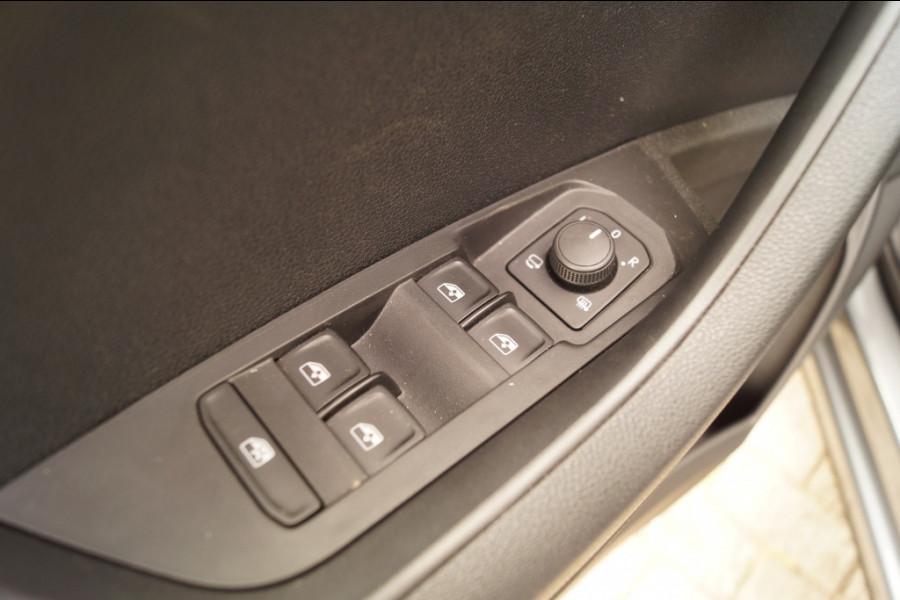 Škoda Karoq 1.5 TSI 150pk DSG Business Edition -LED-ECC-CAM-NAVI-
