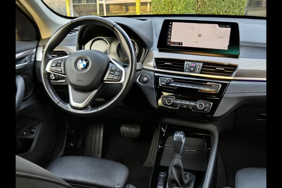 BMW X1 XDRIVE25E X LINE I SPORTSTOELEN I TREKHAAK I HEAD