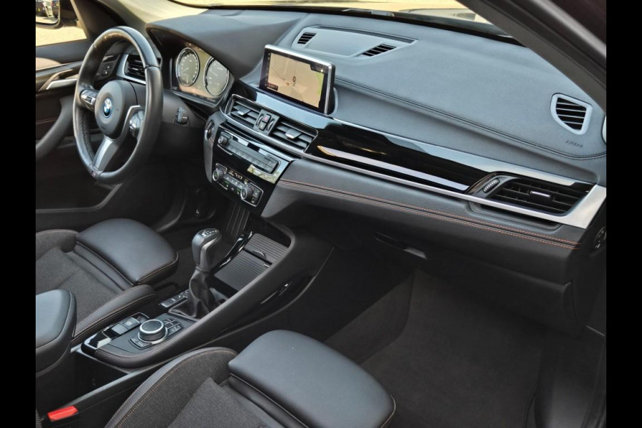 BMW X1 XDRIVE25E SPORTLINE I PANORAMA I SPORTSTOELEN I