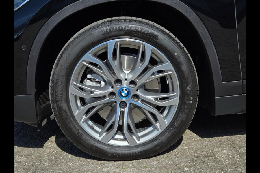 BMW X1 XDRIVE25E SPORTLINE I PANORAMA I SPORTSTOELEN I
