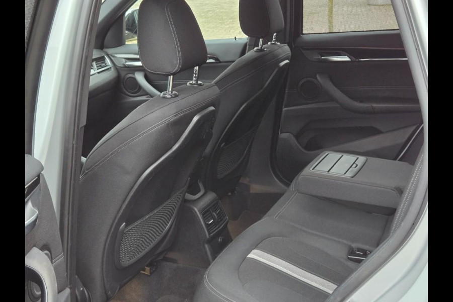 BMW X1 SDRIVE18I SPORTLINE I SPORTSTOELEN I CAMERA I 18