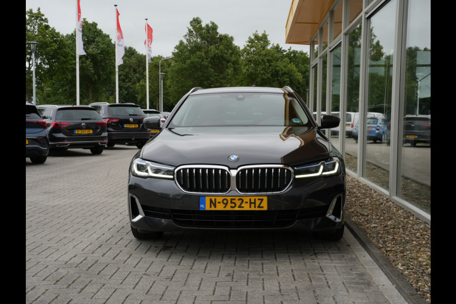 BMW 5 Serie Touring 520i Business Edition Plus | Laserlicht | DAB | Comfortstoelen | Camera