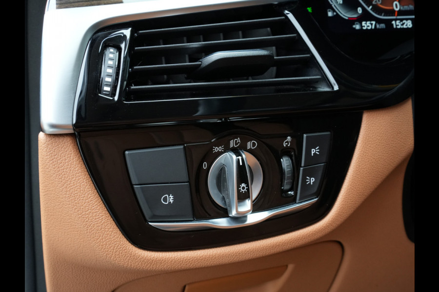 BMW 5 Serie Touring 520i Business Edition Plus | Laserlicht | DAB | Comfortstoelen | Camera