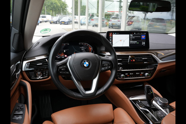 BMW 5 Serie Touring 520i Business Edition Plus | Laserlicht | DAB | Comfortstoelen | Camera