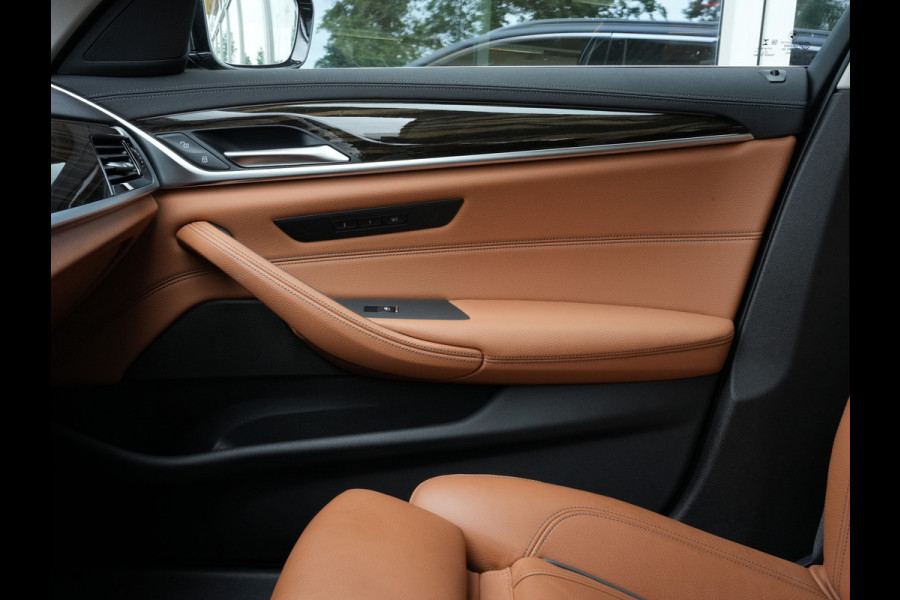 BMW 5 Serie Touring 520i Business Edition Plus | Laserlicht | DAB | Comfortstoelen | Camera