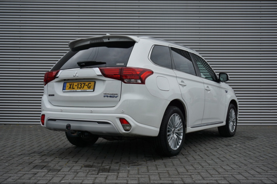 Mitsubishi Outlander PHEV Intense+ AUTOMAAT SCHUIFDAK | ELEK.KLEP | CARPLAY | HAAK!