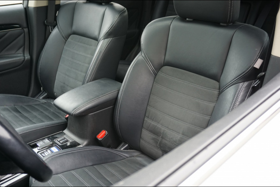 Mitsubishi Outlander PHEV Intense+ AUTOMAAT SCHUIFDAK | ELEK.KLEP | CARPLAY | HAAK!