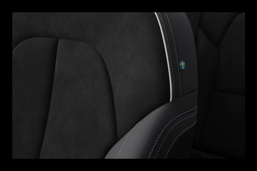 Volvo EX40 252PK Auotmaat Single Motor Extended Range Plus Panoramadak / Apple Carplay / Android Auto / Harman kardon audio / Adaptive cruise control / Pilot assist / Lichtmetalen velgen /