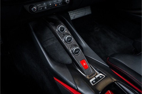 Ferrari 812 6.5 V12 Superfast HELE - 7 Years Genuine Maintenance | Manufacturer's warranty | Passenger Display | Lift l Black on Black