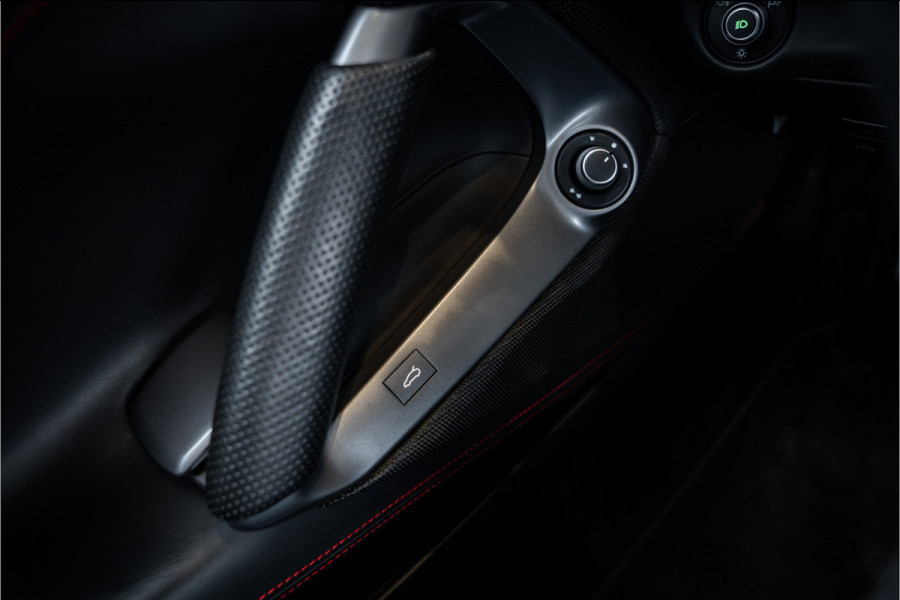 Ferrari 812 6.5 V12 Superfast HELE - 7 Years Genuine Maintenance | Manufacturer's warranty | Passenger Display | Lift l Black on Black