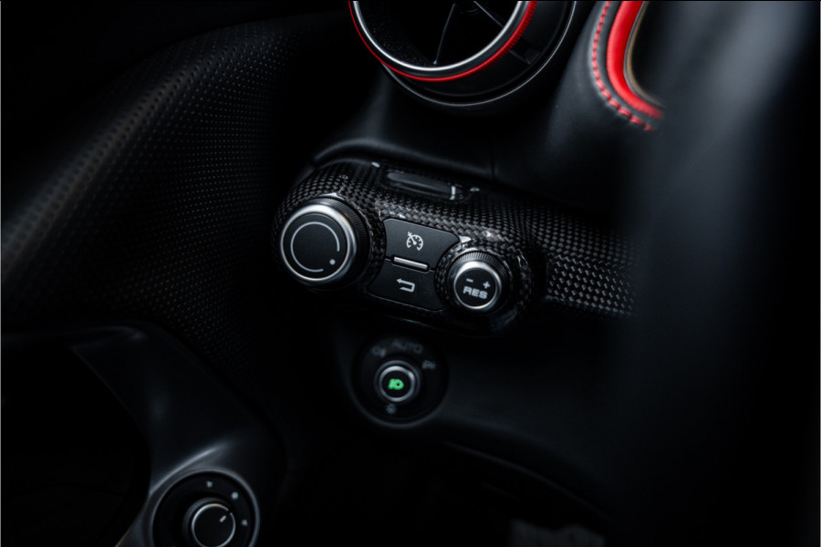 Ferrari 812 6.5 V12 Superfast HELE - 7 Years Genuine Maintenance | Manufacturer's warranty | Passenger Display | Lift l Black on Black