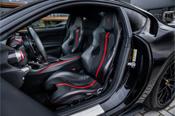 Ferrari 812 6.5 V12 Superfast HELE - 7 Years Genuine Maintenance | Manufacturer's warranty | Passenger Display | Lift l Black on Black