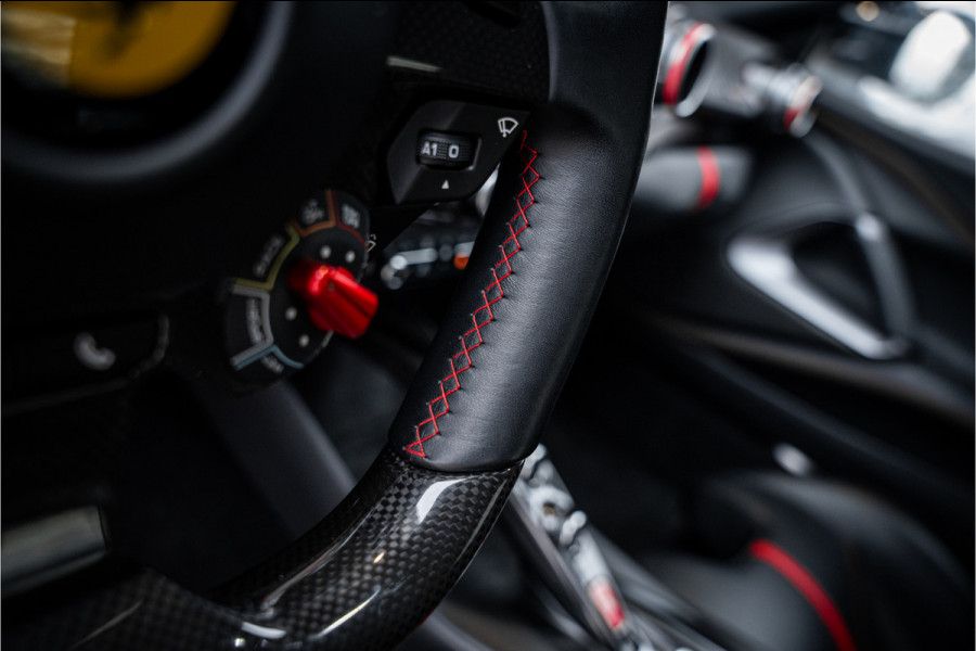 Ferrari 812 6.5 V12 Superfast HELE - 7 Years Genuine Maintenance | Manufacturer's warranty | Passenger Display | Lift l Black on Black