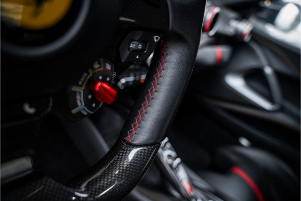 Ferrari 812 6.5 V12 Superfast HELE - 7 Years Genuine Maintenance | Manufacturer's warranty | Passenger Display | Lift l Black on Black