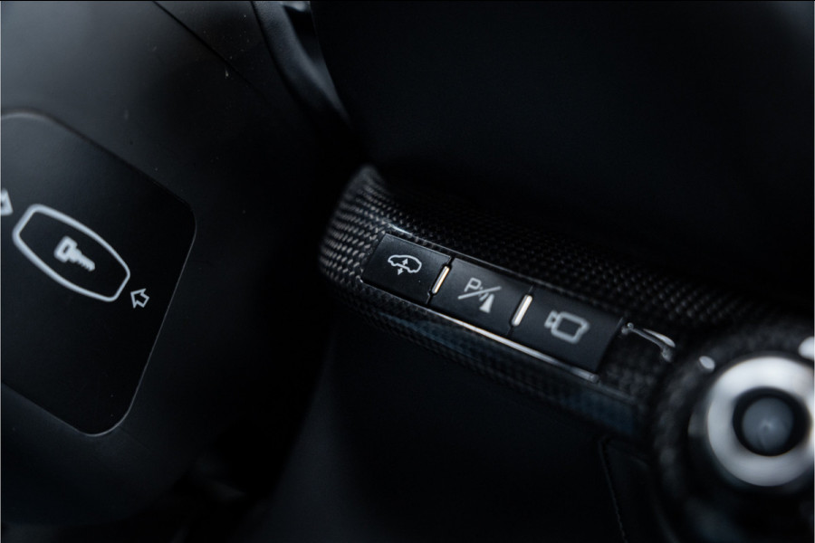 Ferrari 812 6.5 V12 Superfast HELE - 7 Years Genuine Maintenance | Manufacturer's warranty | Passenger Display | Lift l Black on Black
