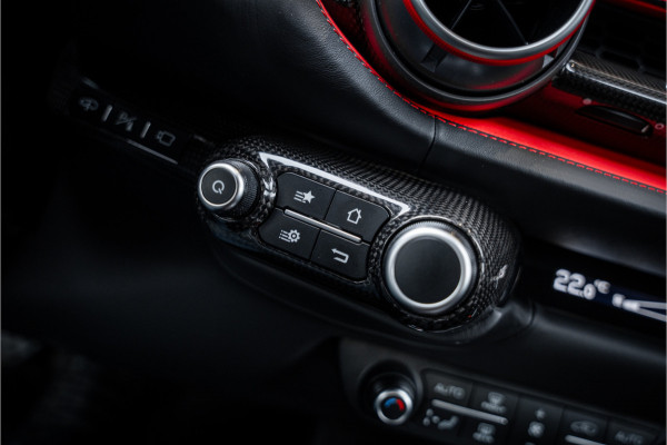 Ferrari 812 6.5 V12 Superfast HELE - 7 Years Genuine Maintenance | Manufacturer's warranty | Passenger Display | Lift l Black on Black