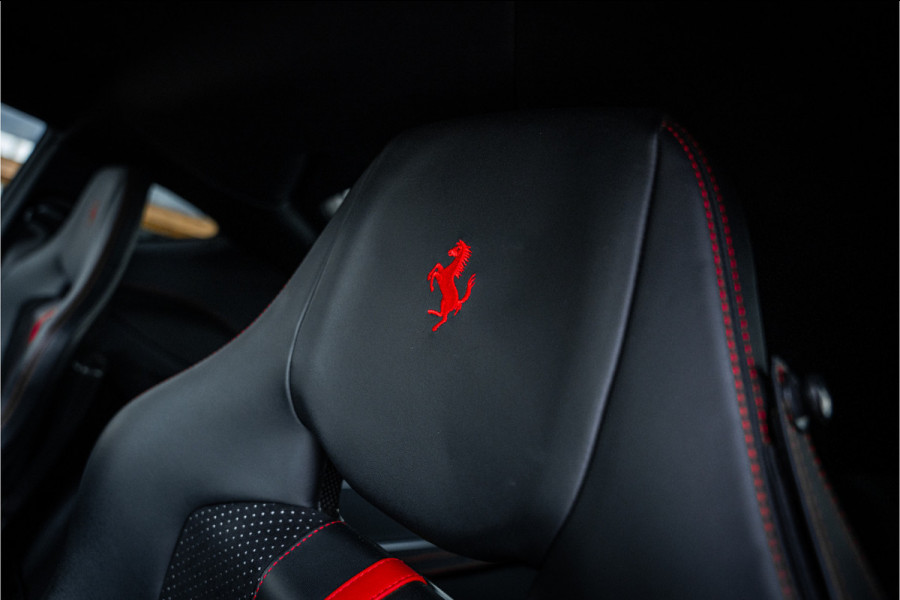 Ferrari 812 6.5 V12 Superfast HELE - 7 Years Genuine Maintenance | Manufacturer's warranty | Passenger Display | Lift l Black on Black