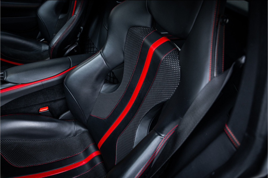 Ferrari 812 6.5 V12 Superfast HELE - 7 Years Genuine Maintenance | Manufacturer's warranty | Passenger Display | Lift l Black on Black