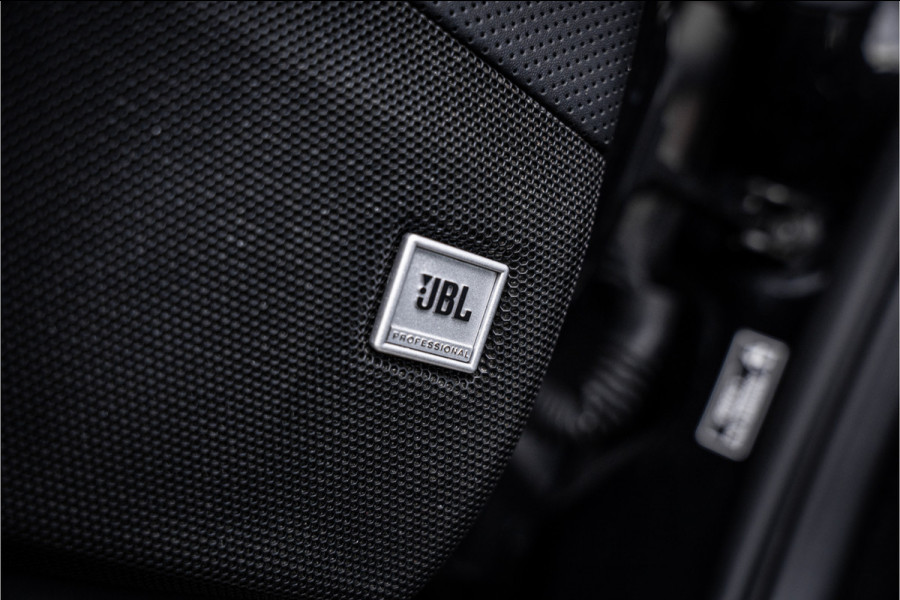 Ferrari 812 6.5 V12 Superfast HELE - 7 Years Genuine Maintenance | Manufacturer's warranty | Passenger Display | Lift l Black on Black