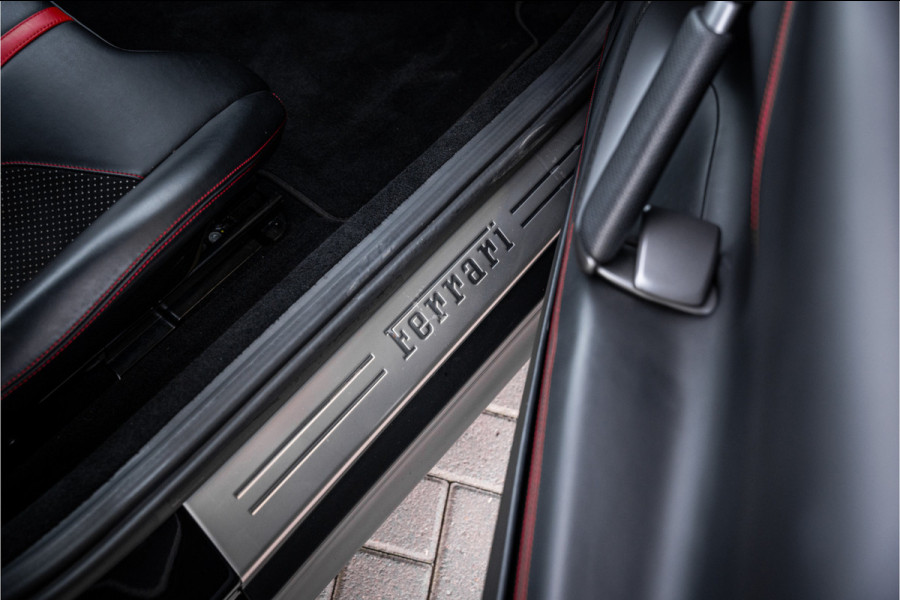 Ferrari 812 6.5 V12 Superfast HELE - 7 Years Genuine Maintenance | Manufacturer's warranty | Passenger Display | Lift l Black on Black