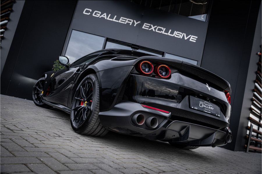 Ferrari 812 6.5 V12 Superfast HELE - 7 Years Genuine Maintenance | Manufacturer's warranty | Passenger Display | Lift l Black on Black