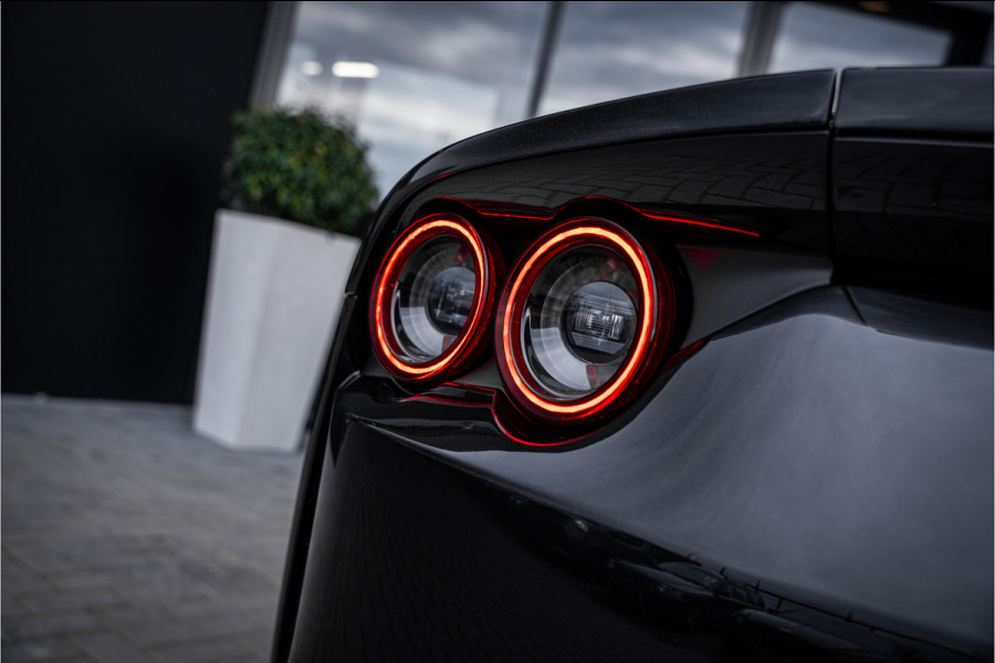 Ferrari 812 6.5 V12 Superfast HELE - 7 Years Genuine Maintenance | Manufacturer's warranty | Passenger Display | Lift l Black on Black