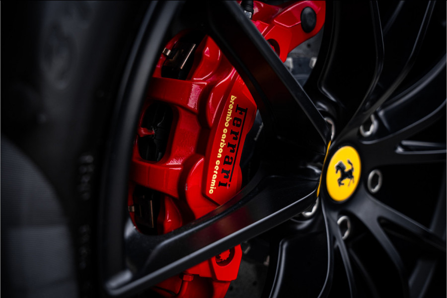 Ferrari 812 6.5 V12 Superfast HELE - 7 Years Genuine Maintenance | Manufacturer's warranty | Passenger Display | Lift l Black on Black