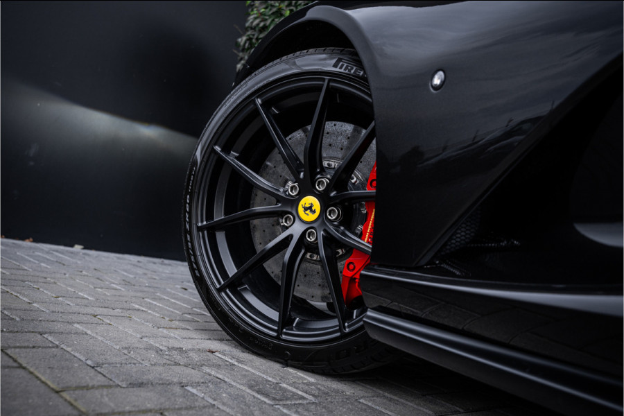 Ferrari 812 6.5 V12 Superfast HELE - 7 Years Genuine Maintenance | Manufacturer's warranty | Passenger Display | Lift l Black on Black