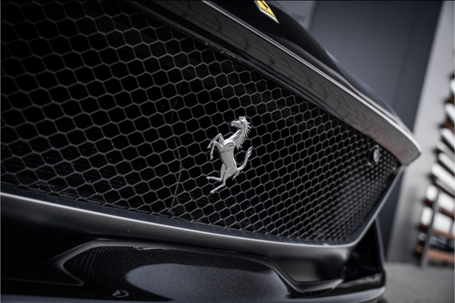 Ferrari 812 6.5 V12 Superfast HELE - 7 Years Genuine Maintenance | Manufacturer's warranty | Passenger Display | Lift l Black on Black