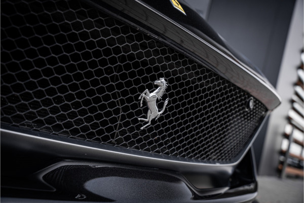 Ferrari 812 6.5 V12 Superfast HELE - 7 Years Genuine Maintenance | Manufacturer's warranty | Passenger Display | Lift l Black on Black