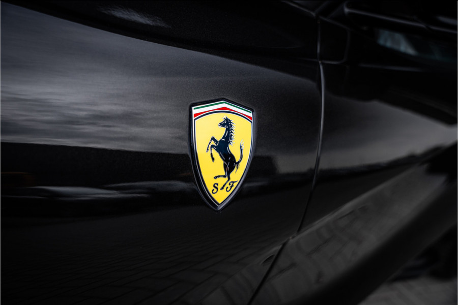 Ferrari 812 6.5 V12 Superfast HELE - 7 Years Genuine Maintenance | Manufacturer's warranty | Passenger Display | Lift l Black on Black