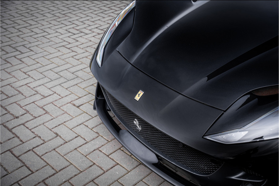 Ferrari 812 6.5 V12 Superfast HELE - 7 Years Genuine Maintenance | Manufacturer's warranty | Passenger Display | Lift l Black on Black