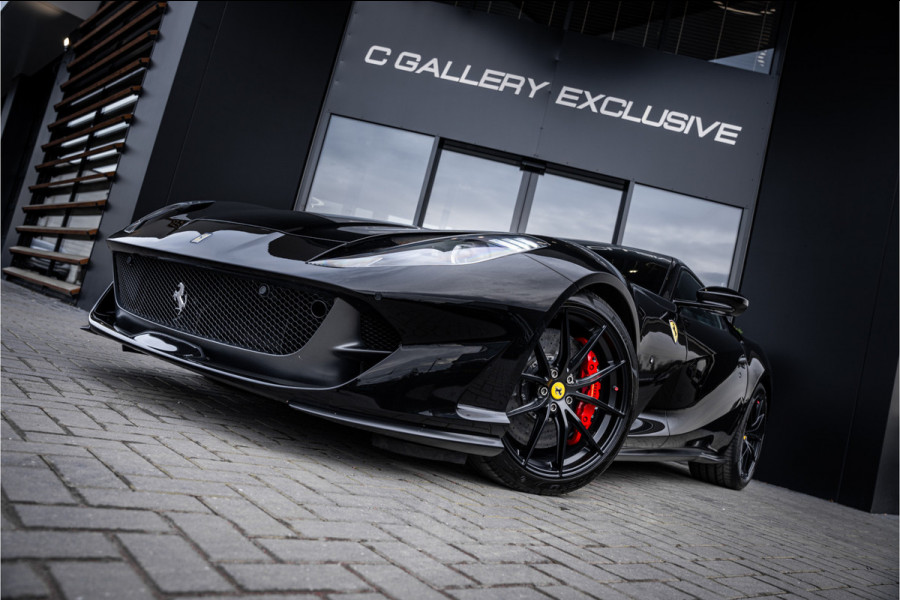 Ferrari 812 6.5 V12 Superfast HELE - 7 Years Genuine Maintenance | Manufacturer's warranty | Passenger Display | Lift l Black on Black
