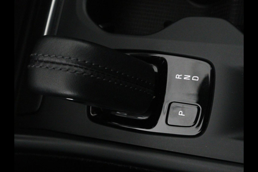 Volvo XC40 1.5 T5 Recharge Business Pro | Panoramadak | Stoel & stuurverwarming | Trekhaak | 360 camera | Adaptive cruise | Harman/Kardon | Carplay | Navigatie | Full LED