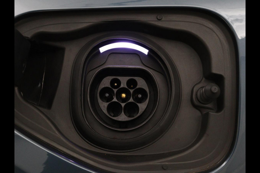 Volvo XC40 1.5 T5 Recharge Business Pro | Panoramadak | Stoel & stuurverwarming | Trekhaak | 360 camera | Adaptive cruise | Harman/Kardon | Carplay | Navigatie | Full LED