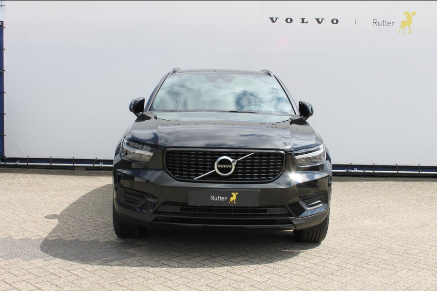 Volvo XC40 T4 211PK Automaat Recharge R-Design Apple Carplay / Getinte ramen vanaf de B-stijl / 19" lichtmetalen velgen / Verwarmbare voorruit / Cruise Control