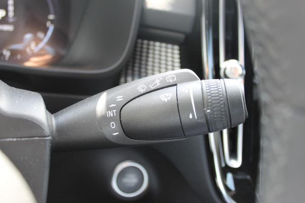Volvo XC40 T4 211PK Automaat Recharge R-Design Apple Carplay / Getinte ramen vanaf de B-stijl / 19" lichtmetalen velgen / Verwarmbare voorruit / Cruise Control