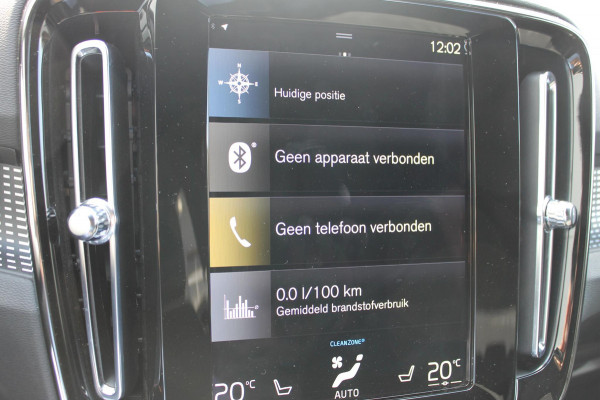 Volvo XC40 T4 211PK Automaat Recharge R-Design Apple Carplay / Getinte ramen vanaf de B-stijl / 19" lichtmetalen velgen / Verwarmbare voorruit / Cruise Control